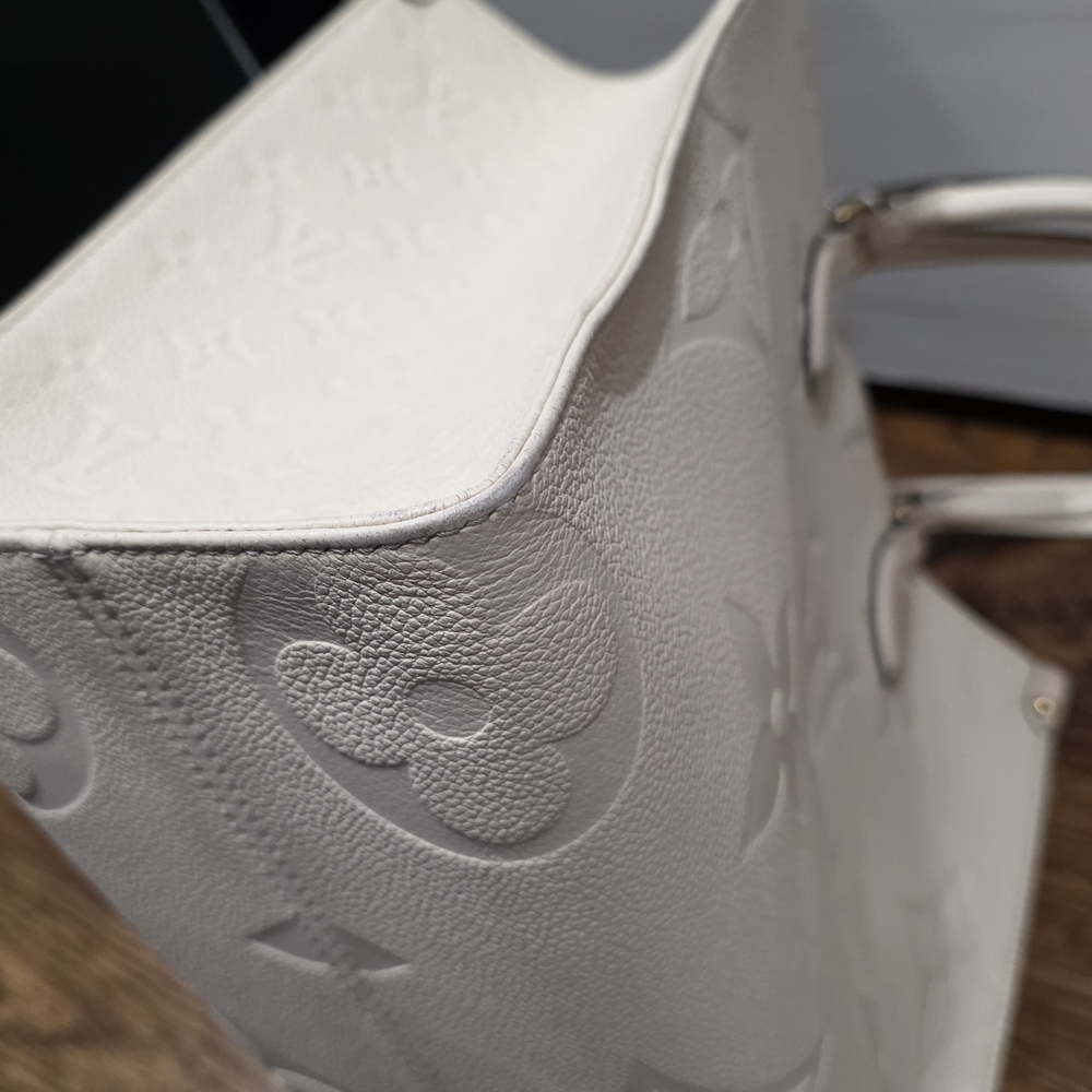 Louis Vuitton Cream Onthego MM Tote Bag - Picture 12 of 16